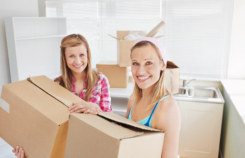 Truck hire service suitable for furniture and box transport in Dagenham